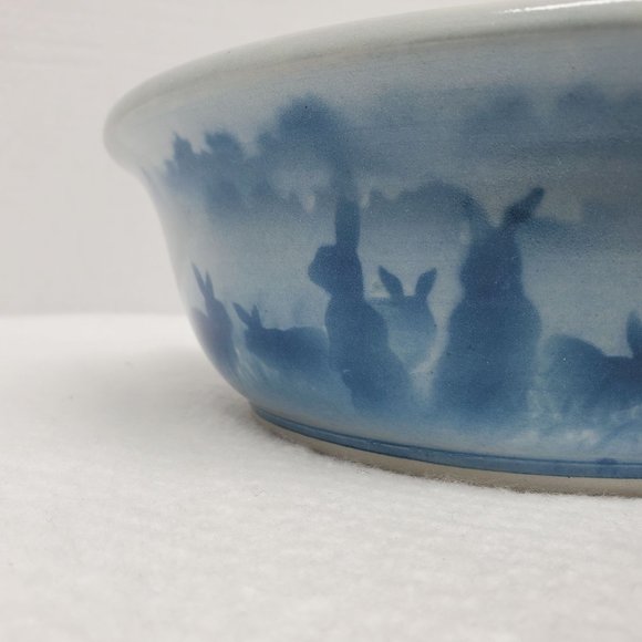 Beige Rabbit Shadow Design Serving Mixing Bowl Signed 10" Round Tableware - Picture 6 of 6